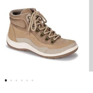 Baretraps Hiking Boots - Size 9